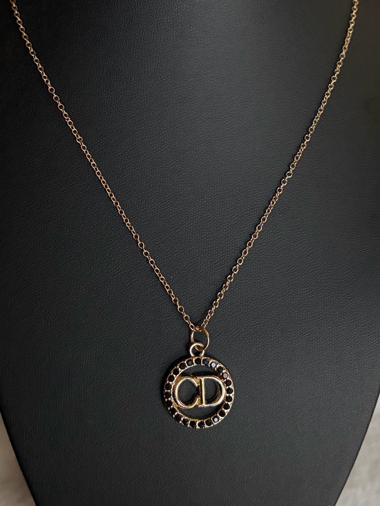 Jewelry - Fashion Goldtone and Black Circular Pendant Necklace 16”